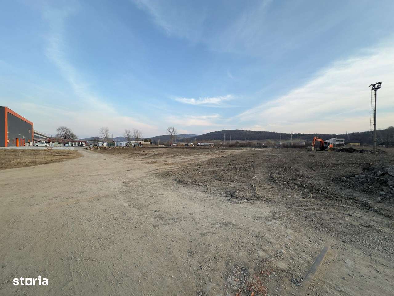 Teren, platforma 200-5000mp, in spate la Piatra Chis - Imagine principală: 3/7