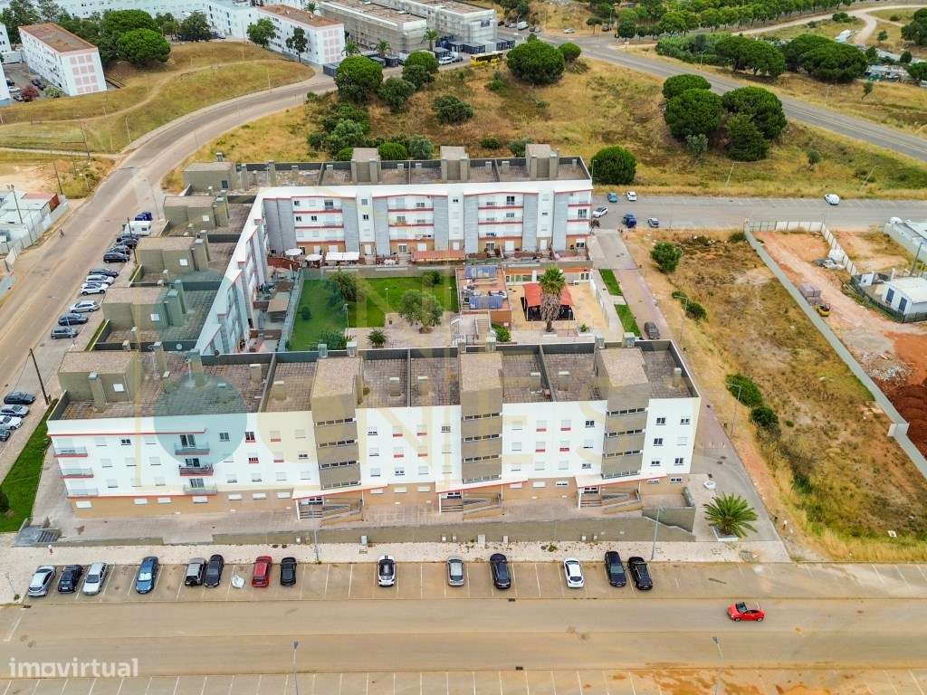 Apartamento T2 com elevador, parqueamento e arrecadação nas Manteig...-39