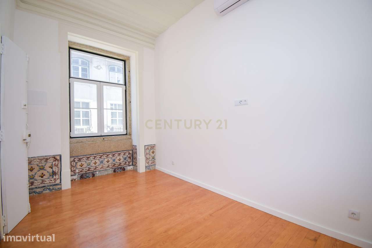 Apartamento T2 renovado na Rua dos Fanqueiros - Grande imagem: 4/27