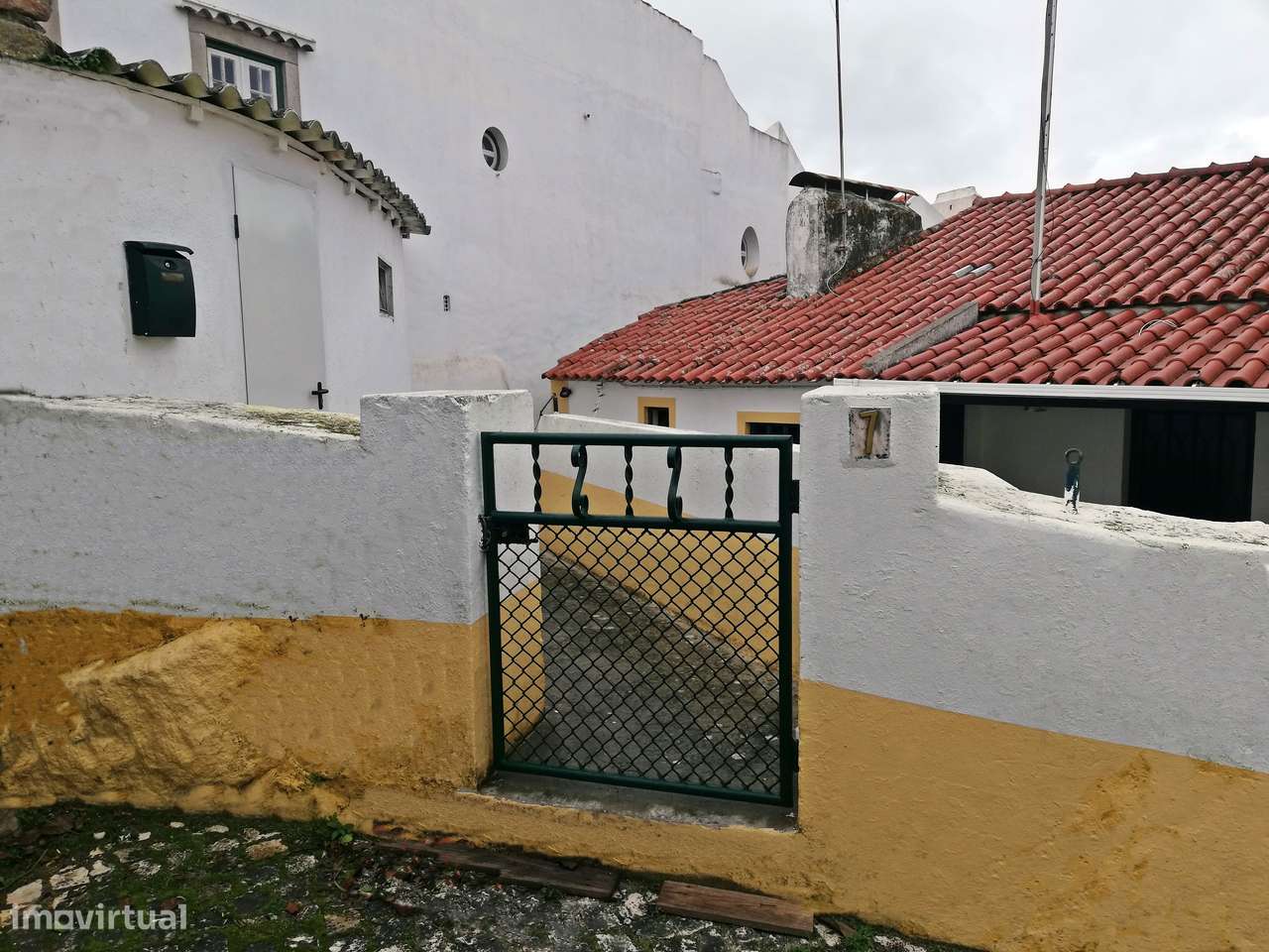 Moradia geminada, em zona calma. - Grande imagem: 2/18