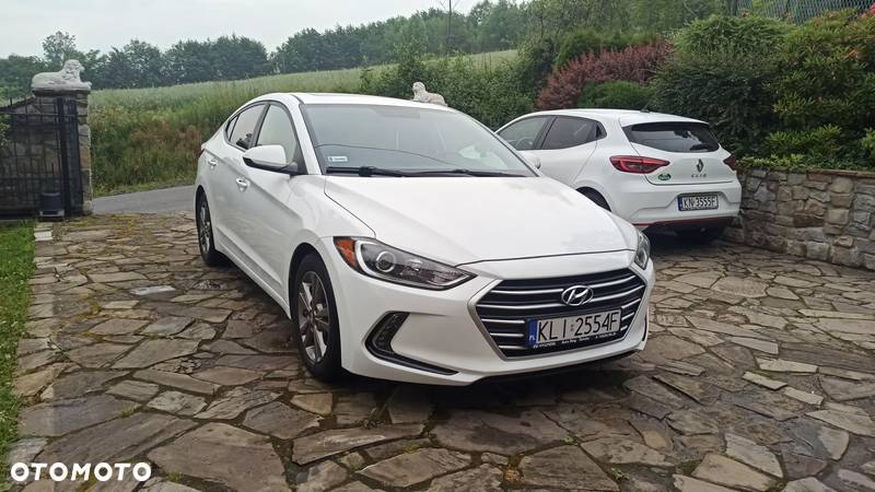 Hyundai Elantra - 1