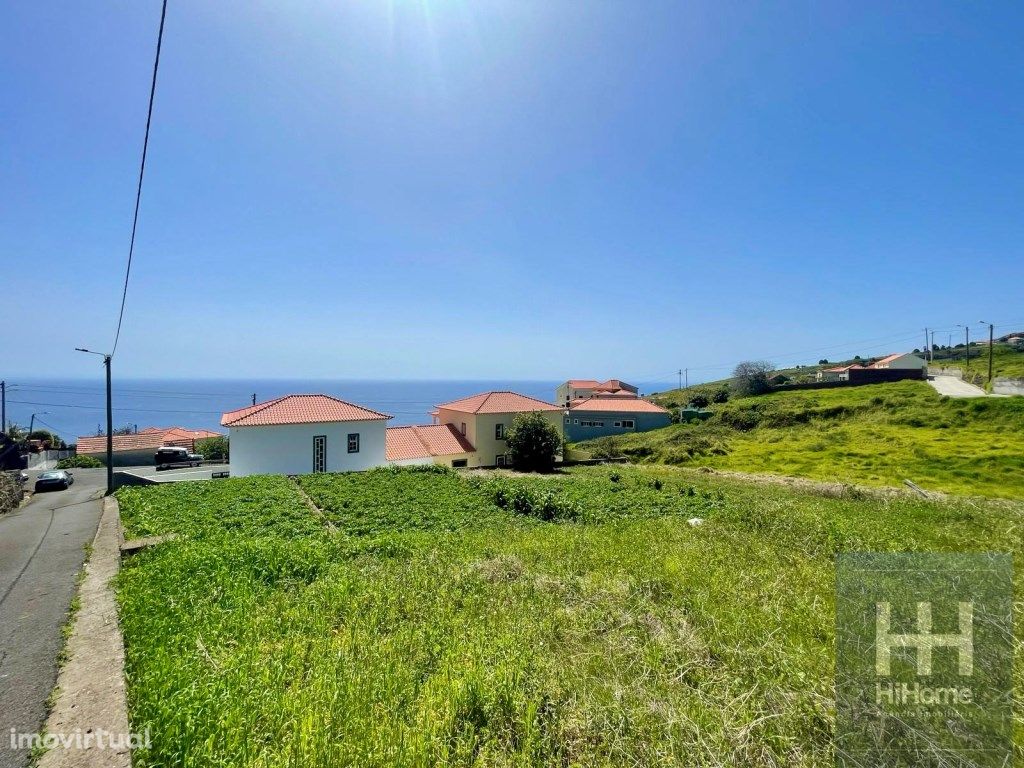 Terreno com 680 m2 na Calheta