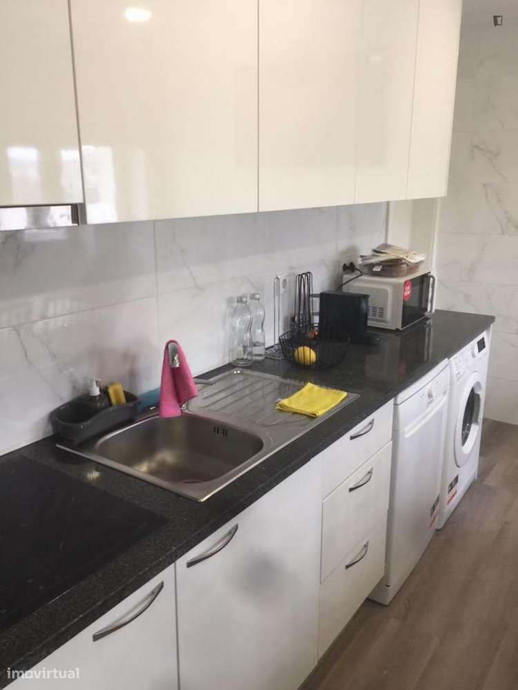 Quarto - localizado em Campanhã Porto - Grande imagem: 5/9