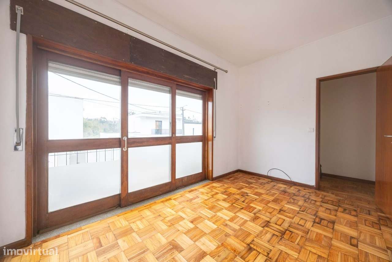 Andar Moradia T2 | Renovado | Terraço | 3 Frentes | Garagem-5