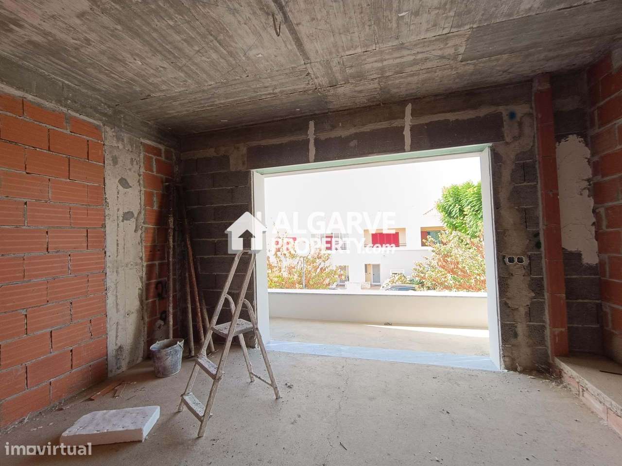 Moradia geminada V2 a poucos passos de cafés e restaurantes com vista - Grande imagem: 4/32