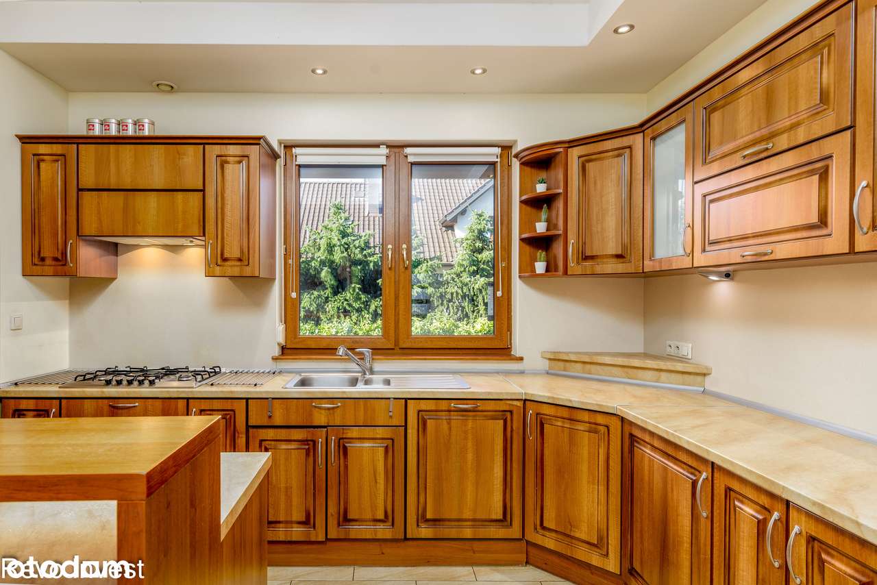 Duży nowoczesny piękny dom-8