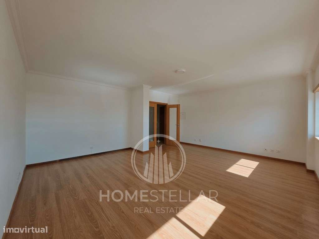 Apartamento T2 Atalaia com Arrecadação e Parqueamento-7