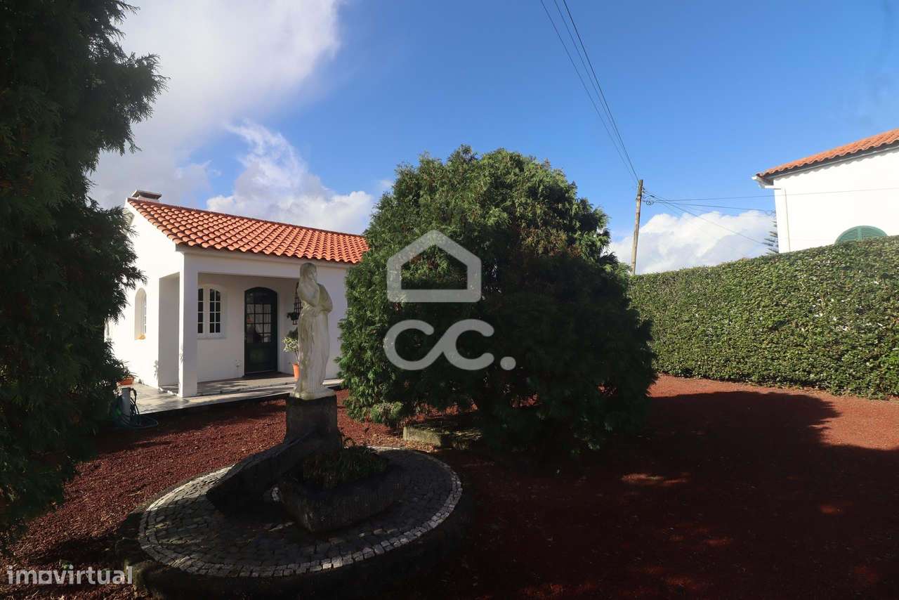 Moradia com 4 Quartos e Anexo T1  - São Vicente Ferreira - Ponta Delga-27