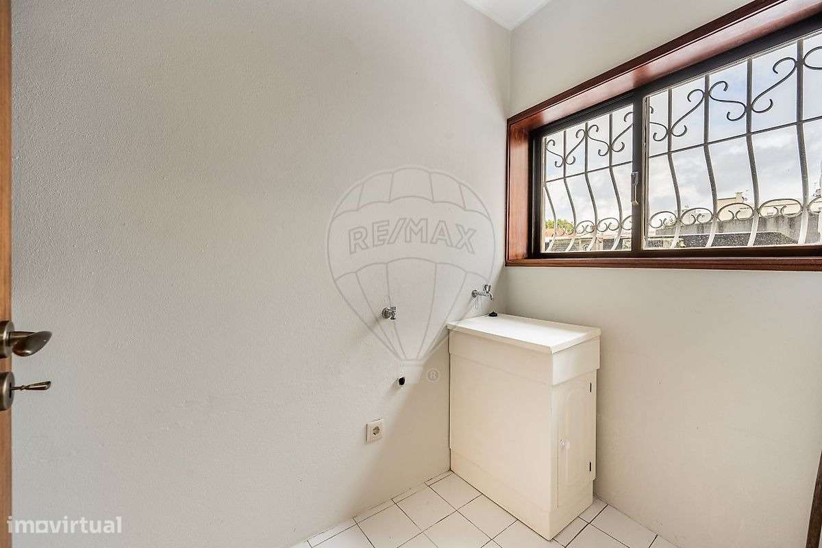 Apartamento T2+1 Renovado no Coração de Vila Nova de Famalicão-9
