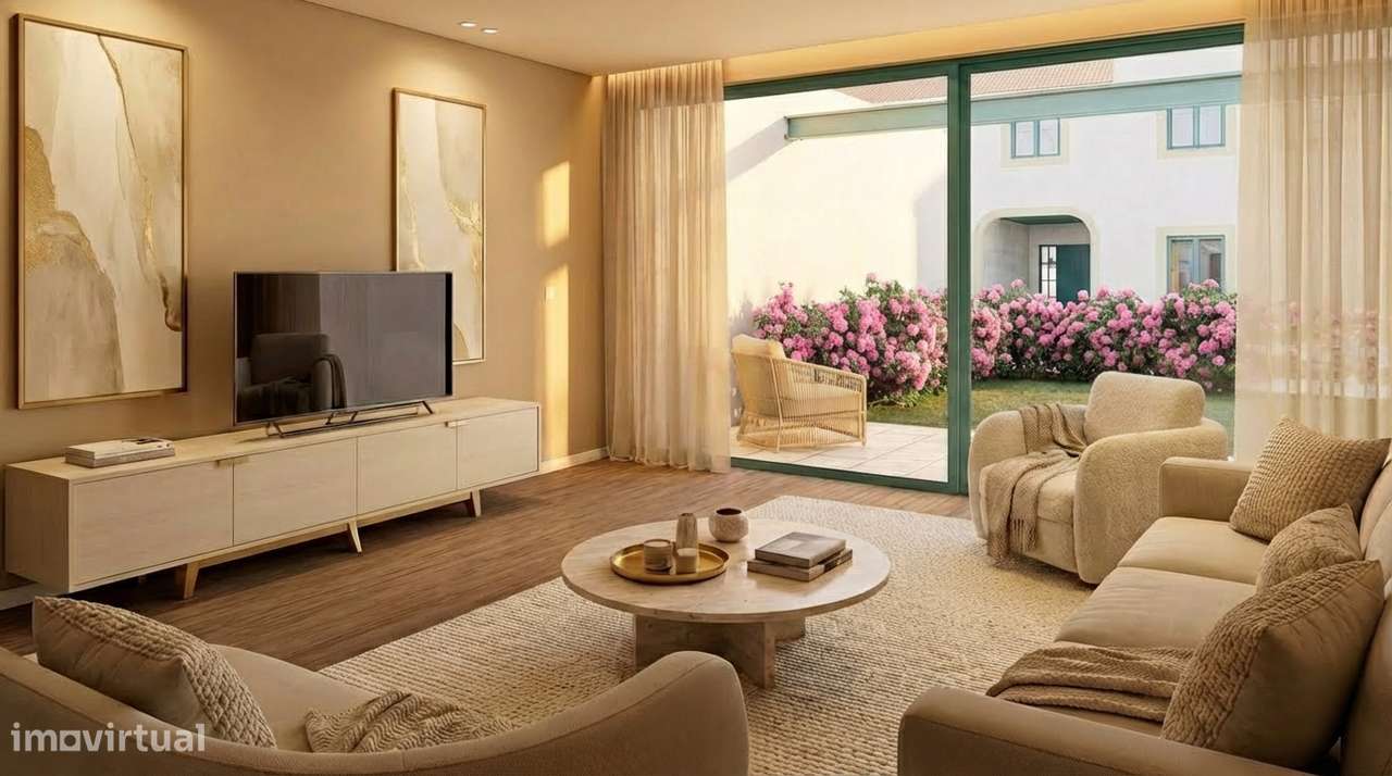 Moradia V4 com Jardim e Terraço em Condomínio com Piscina-3