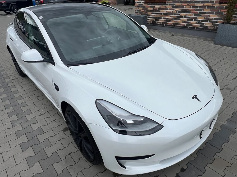 Tesla Model 3 Standard Reichweite Plus Hinterradantrieb 2021