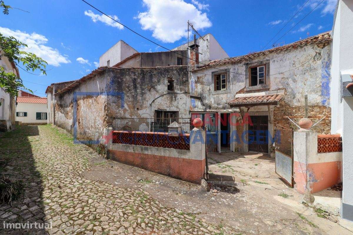 Moradia T2 1 E Arrecadacao Para Recuperar Em A Da Gorda Obidos