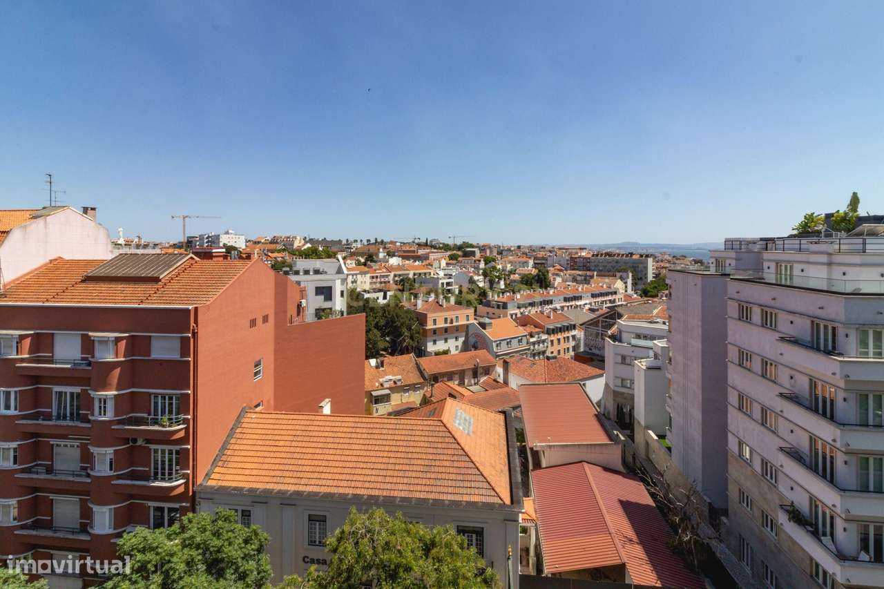 Penthouse com terraço de 28m2 junto ao metro no Rato-36