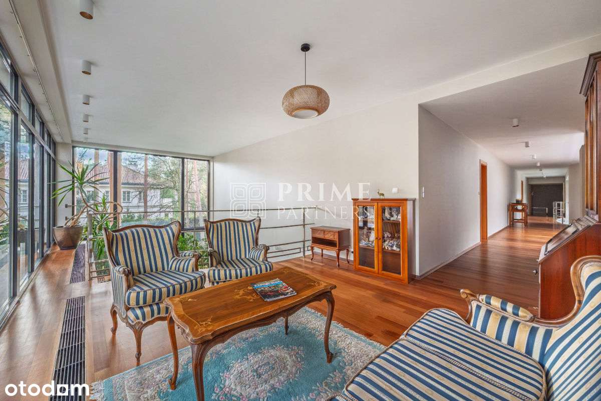 Reprezentacyjna rezydencja z basenem-10