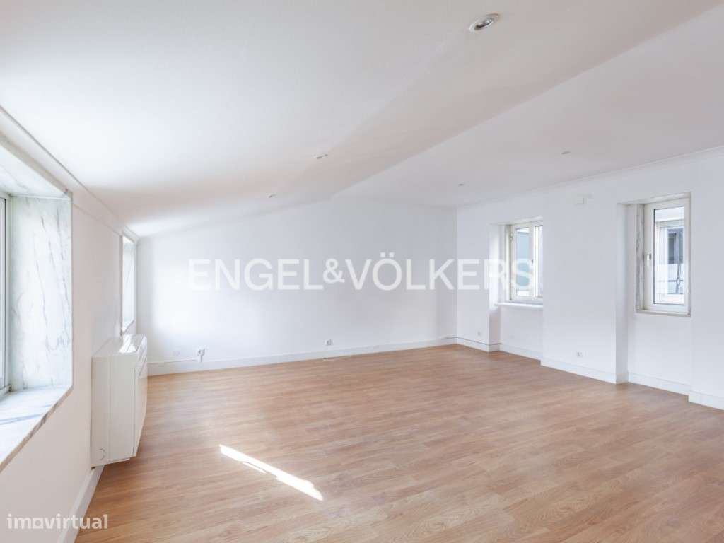 Penthouse T2 Renovada com Varanda na Estrela - Grande imagem: 4/34