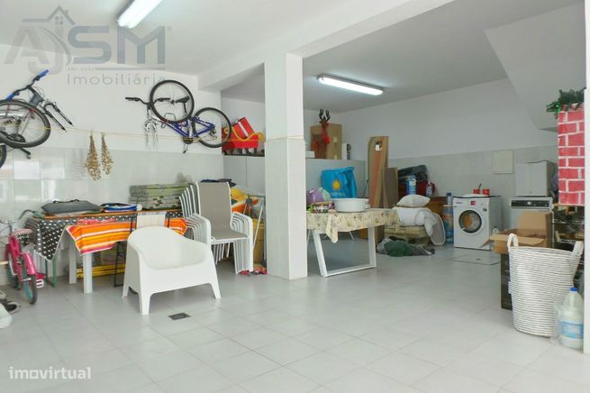 Moradia T4+3 composta por 4 pisos, salão de festas e garagem 4 carros-55