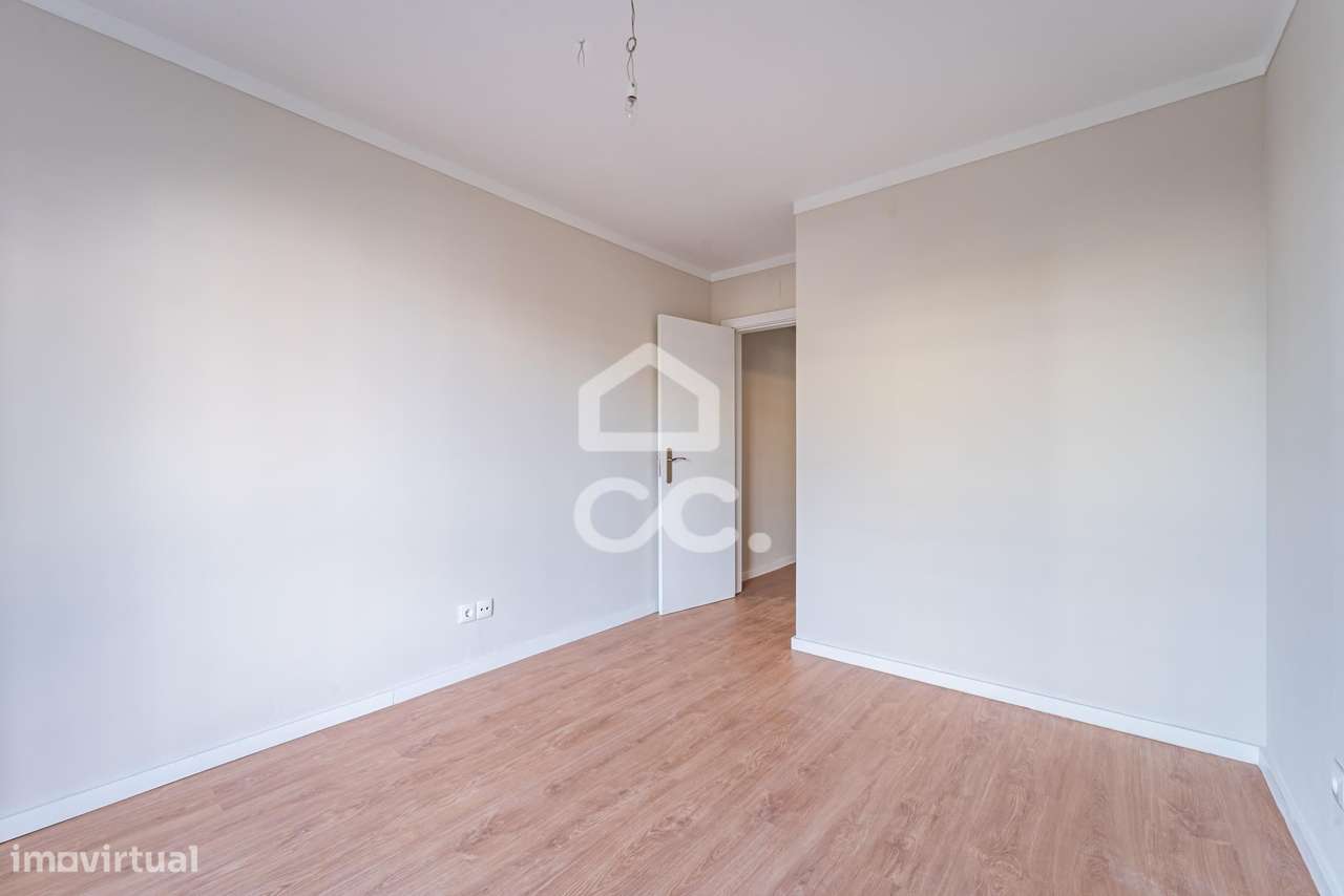 Apartamento T3 Renovado  - Parque da Prelada-12