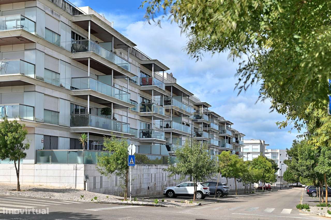 T1 na Aldeia dos Capuchos (Caparica) com terraço de 28 m2 - para Arren - Grande imagem: 2/23