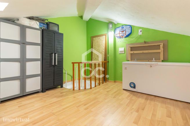 T3 (2+1) com aproveitamento de sótão e garagem, Foros de Amora.-34