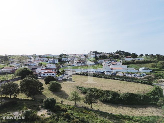 Moradia T3 com Armazém e Terreno de 9 640m2 em Olho Marinho, Óbidos-27