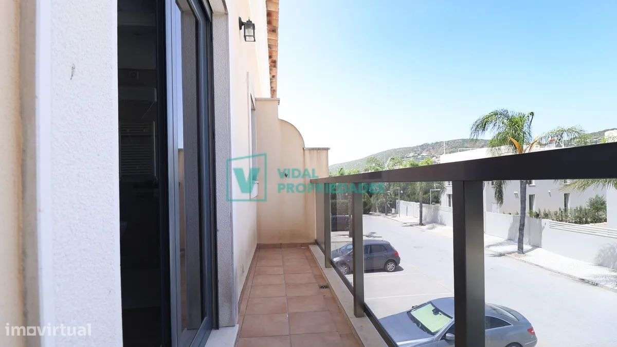 Apartamento T2 com garagem em box e piscina-25