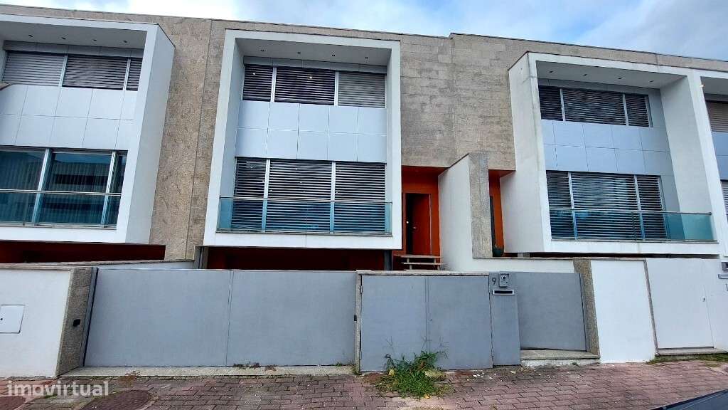 Moradia V4+1 em Banda com Piscina - Dume, Braga-28