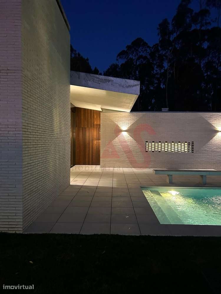 Moradia V4+1 como nova, com 3 suítes, perto da praia - Grande imagem: 4/43