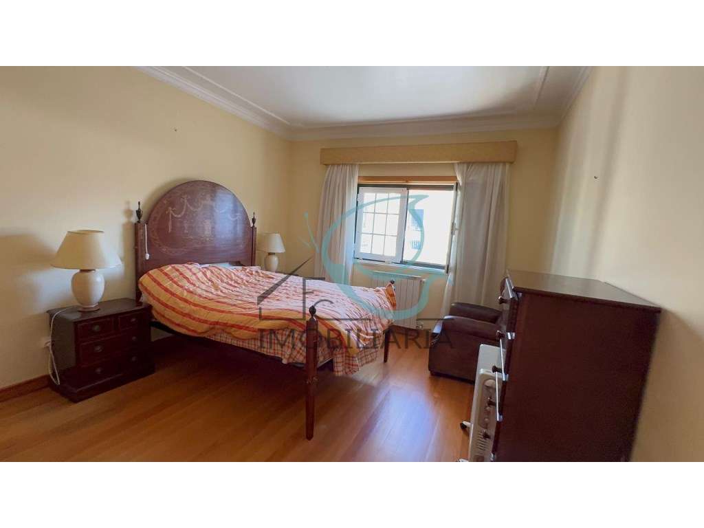 Moradia T4 em Azeitão - Excelente Oportunidade-16