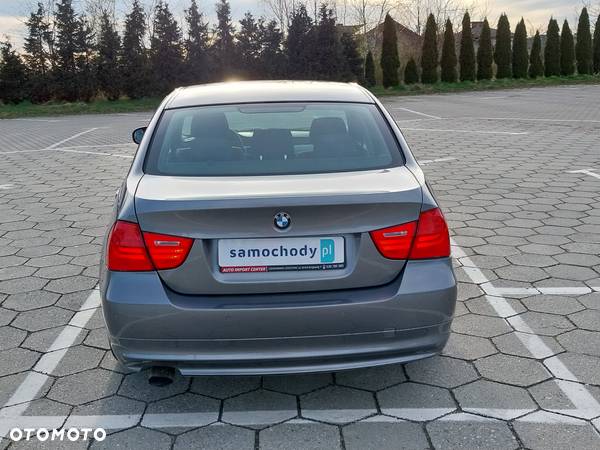 BMW Seria 3 318d - 16