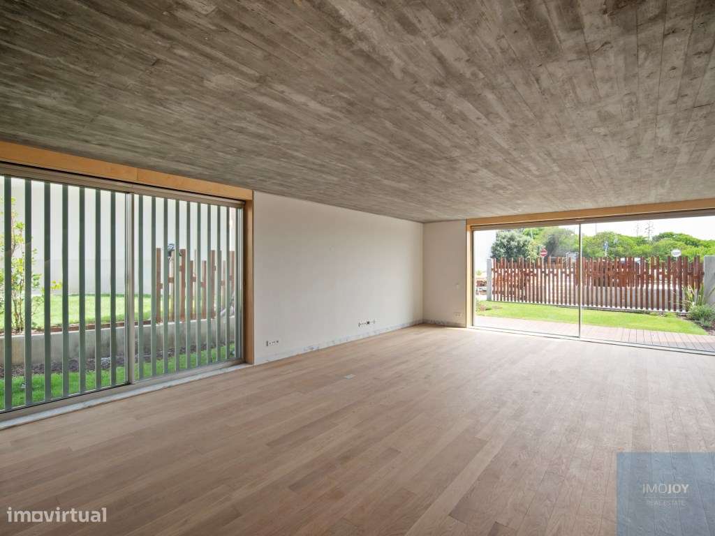 Moradia T3 + 1 com Vista Mar em São João do Estoril - Grande imagem: 2/80