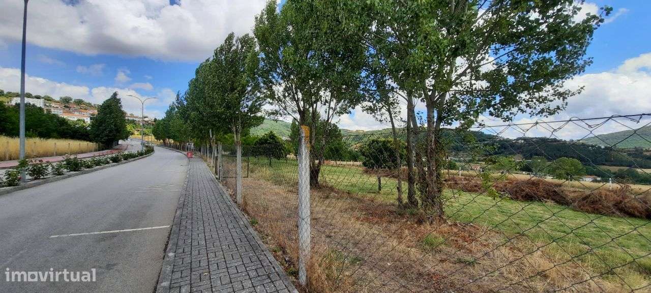 Vende-se terreno com 7.425 M2, na Vila de Vinhais. Solo urbanizável. - Grande imagem: 5/11