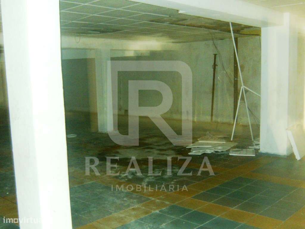 Loja com 660 m2 no centro de Almada. - Grande imagem: 3/10