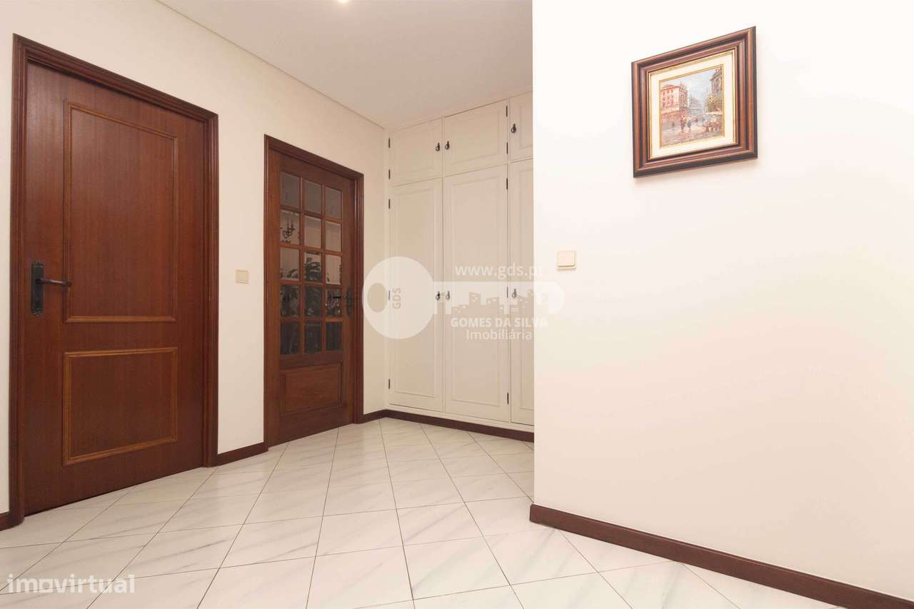 Apartamento T3 c/ lugar de garagem - Edifício do Galo-4