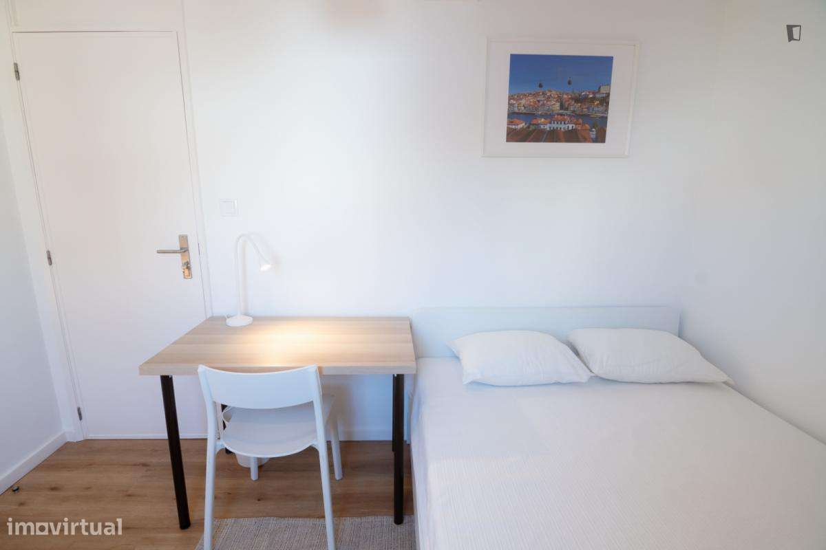 Quarto - localizado em Vila nova de gaia - Grande imagem: 3/10