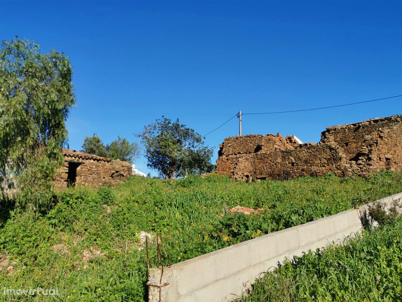 Moradia para reconstruir na Serra de Conceição de Tavira