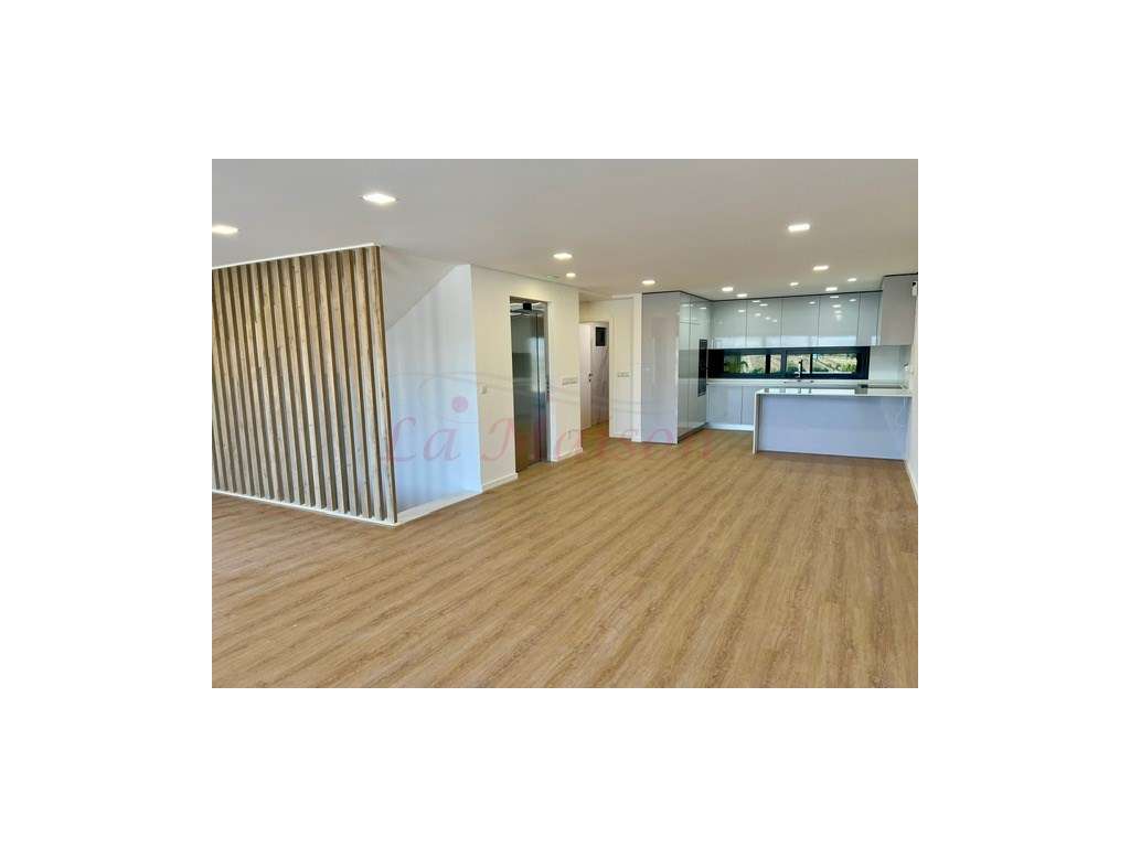 Moradia V5 no centro de Loures-13