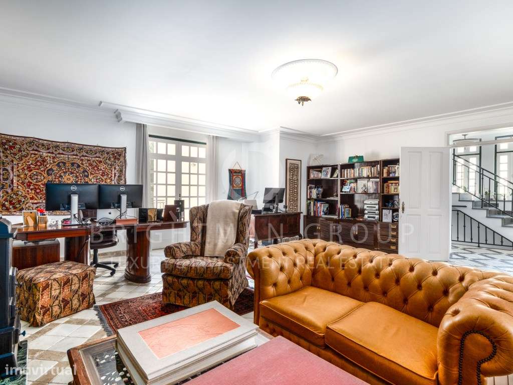 Moradia T5 com piscina em zona histórica da Parede-22