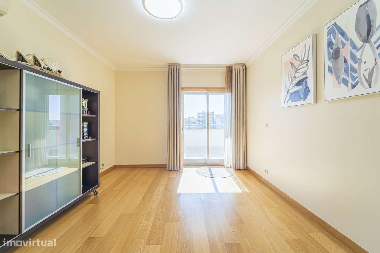 Apartamento T4 com Vista Rio no Alto do Restelo, Belém – 262 m²-17