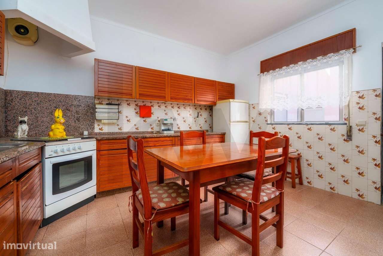 Apartamento T3 com espaço exterior no centro de Vila Real de Santo Ant-2