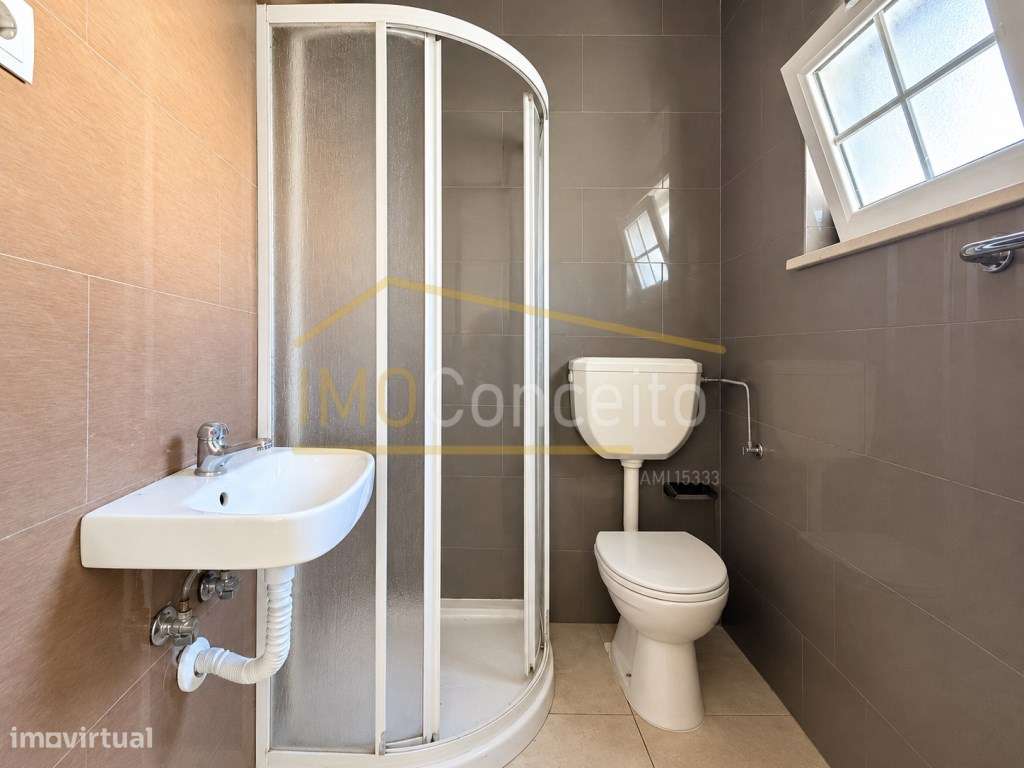 MORADIA T3 COM 2 ANEXOS| PISCINA| EXCELENTE LOCALIZAÇÃO E POTENCIAL...-29