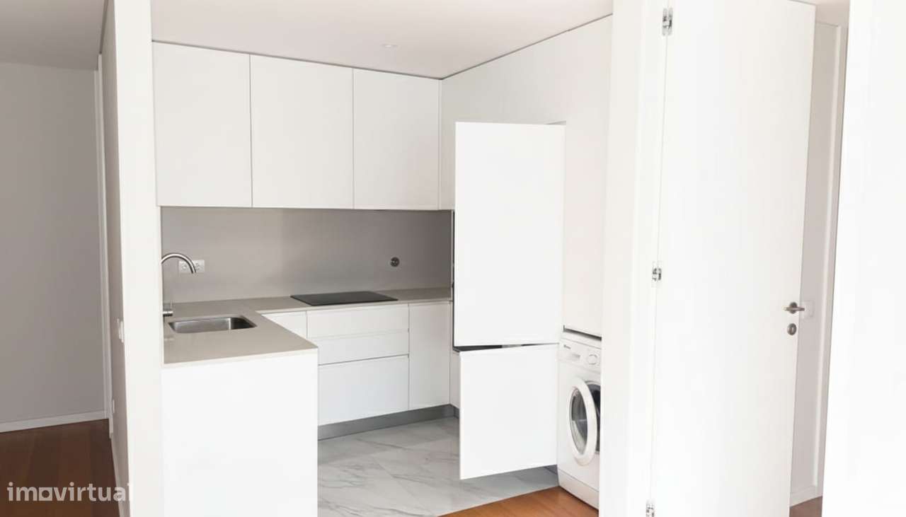 T1 | Como Novo | Lugar de Garagem | Elevador | R Costa Cabral - Grande imagem: 2/10