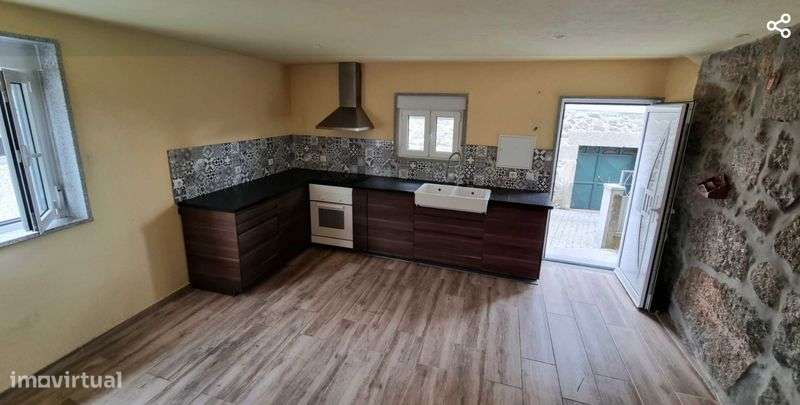Alugo rés do chão (T1) de casa renovada - Grande imagem: 5/6
