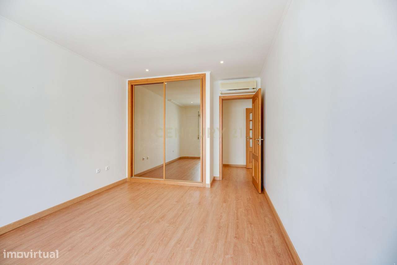 T3 moderno único na urbanização da Anta-19