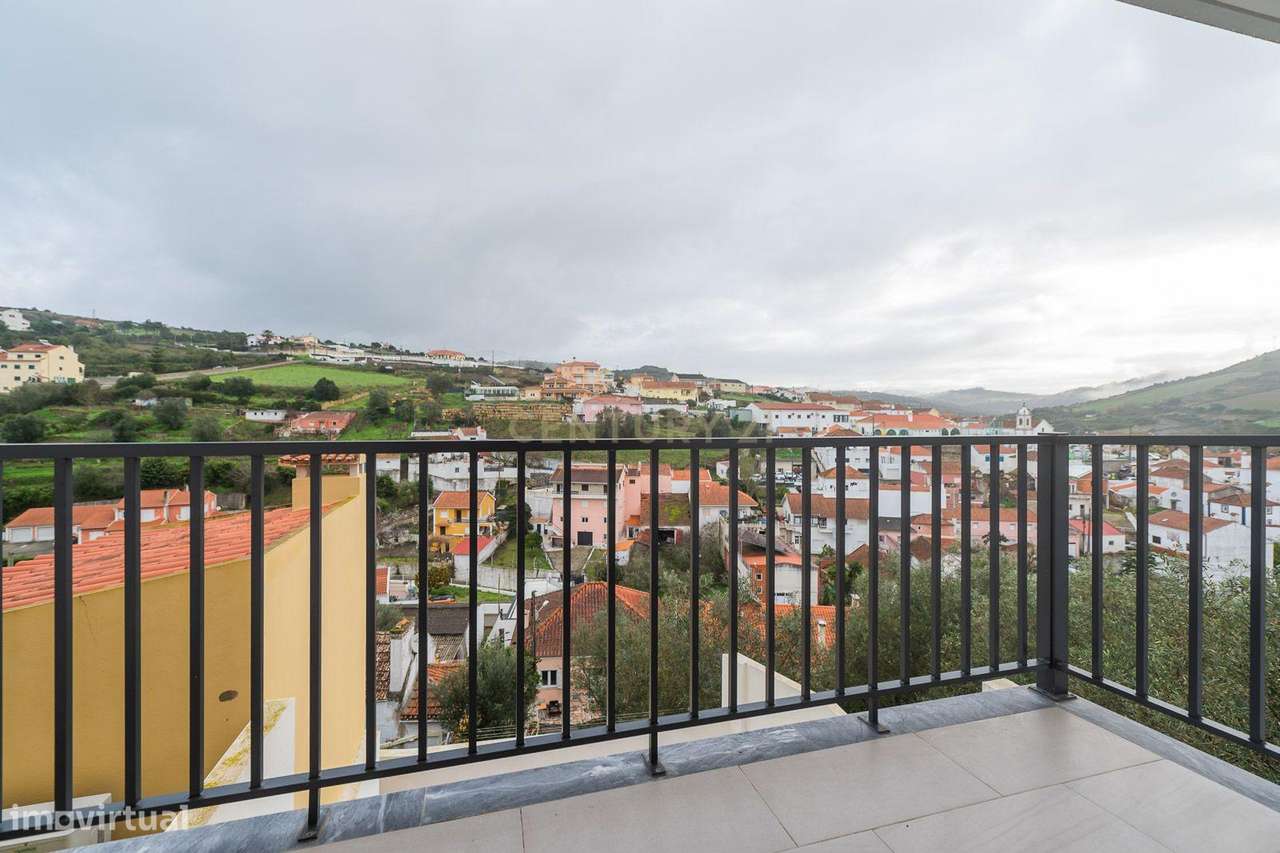 Moradia T3 localizada na aldeia de Cheleiros - Mafra-26