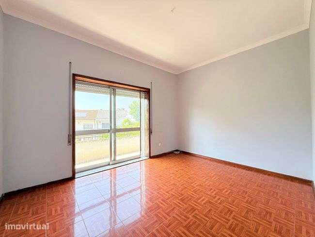 Apartamento T3 com Varanda e Garagem - Centro de Ermesinde:-4