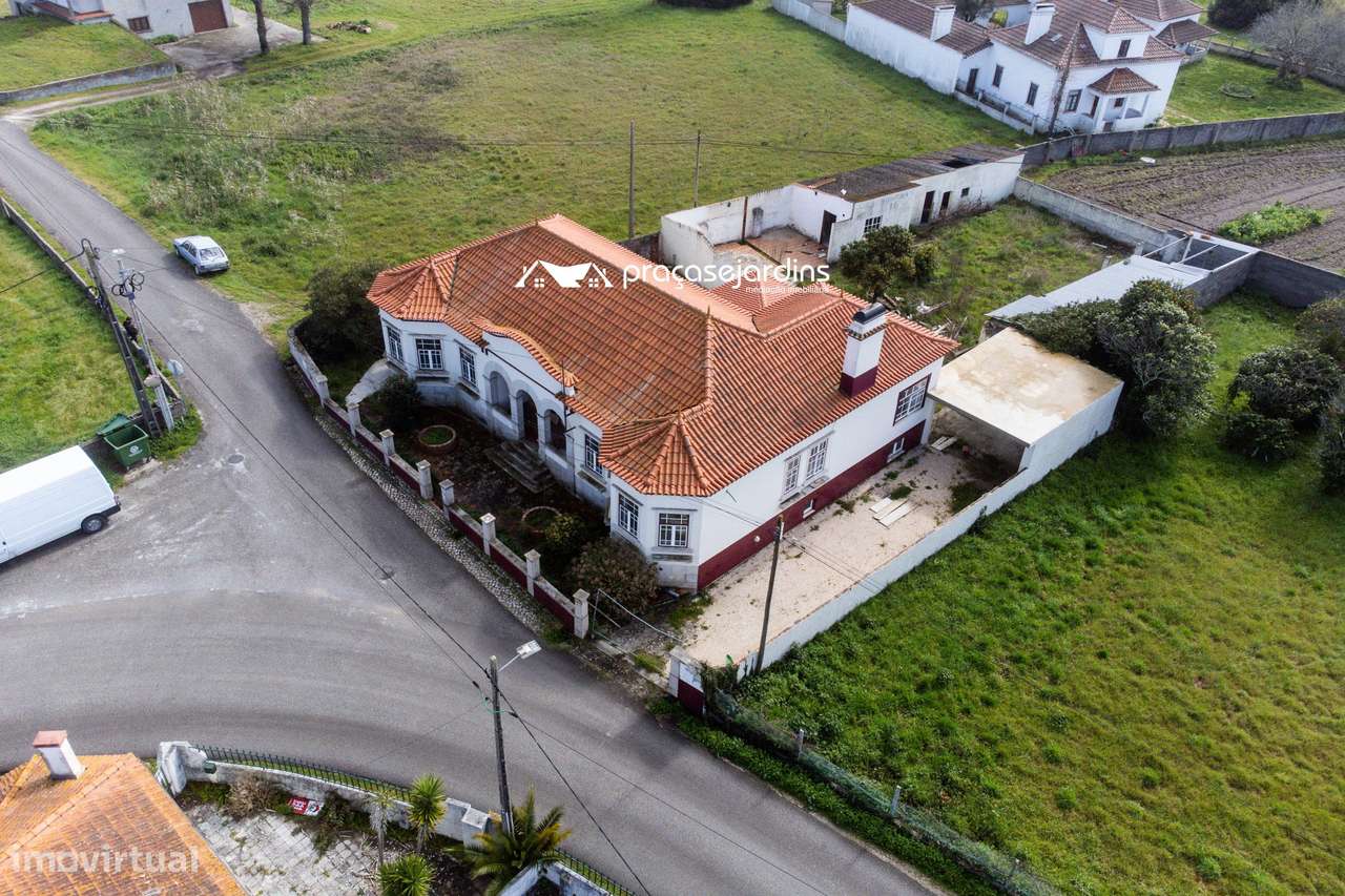 Moradia T3 com História, Conforto Moderno e Proximidade à Praia-41