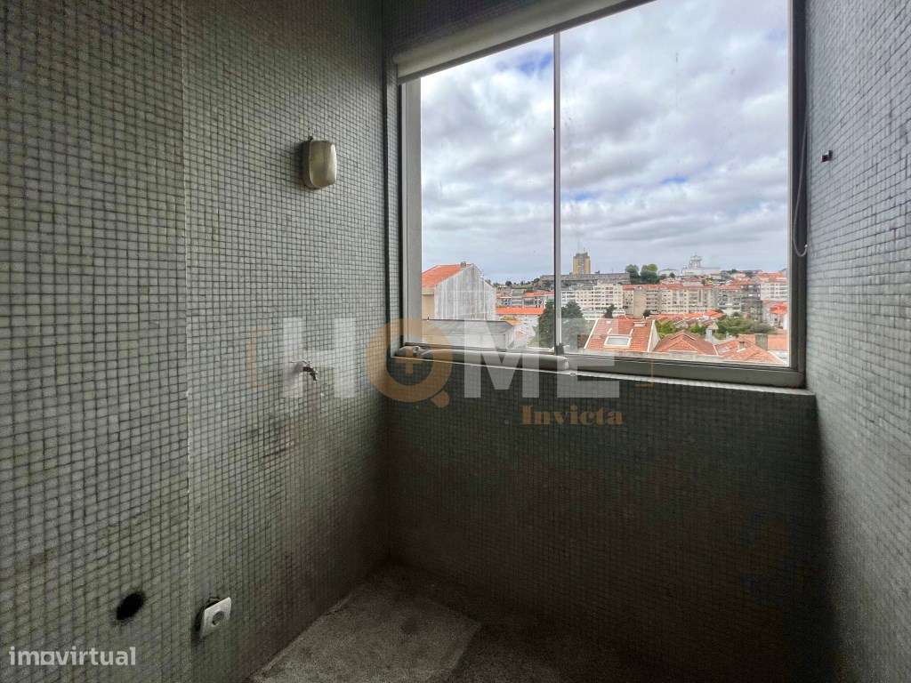 Apartamento T3+1, com varanda à Av. Fernão de Magalhães- Bonfim- Porto-12