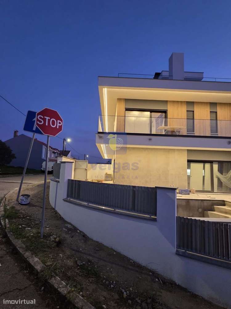 Moradia T4 C/ Piscina -  Bairro Primavera-32