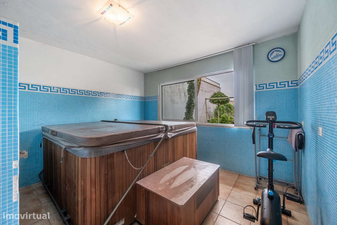 Moradia T5 Isolada com Jardim e Terraço - Grande imagem: 5/41