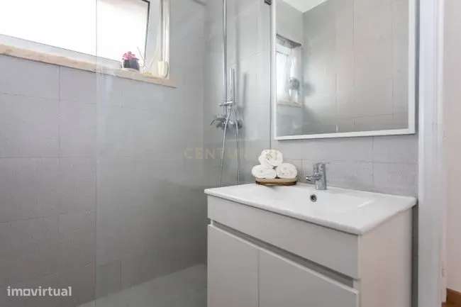 APARTAMENTO | 2 Quartos | 1 Casa de Banho | Renovado | Arrecadação | �-26